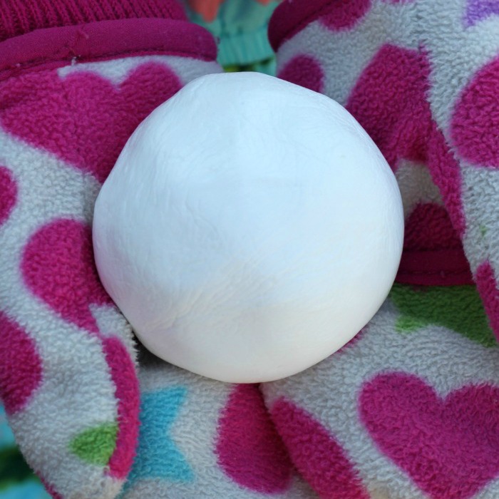bouncing snowball, Super Awesome and Cool Winter Science Experiments