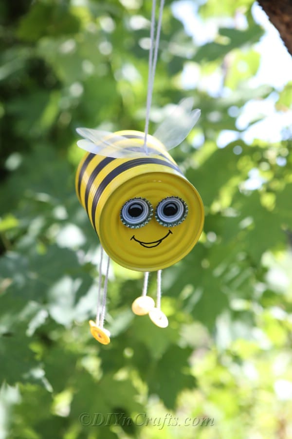recycled-Tin Can Bee Garden Designs-DIY